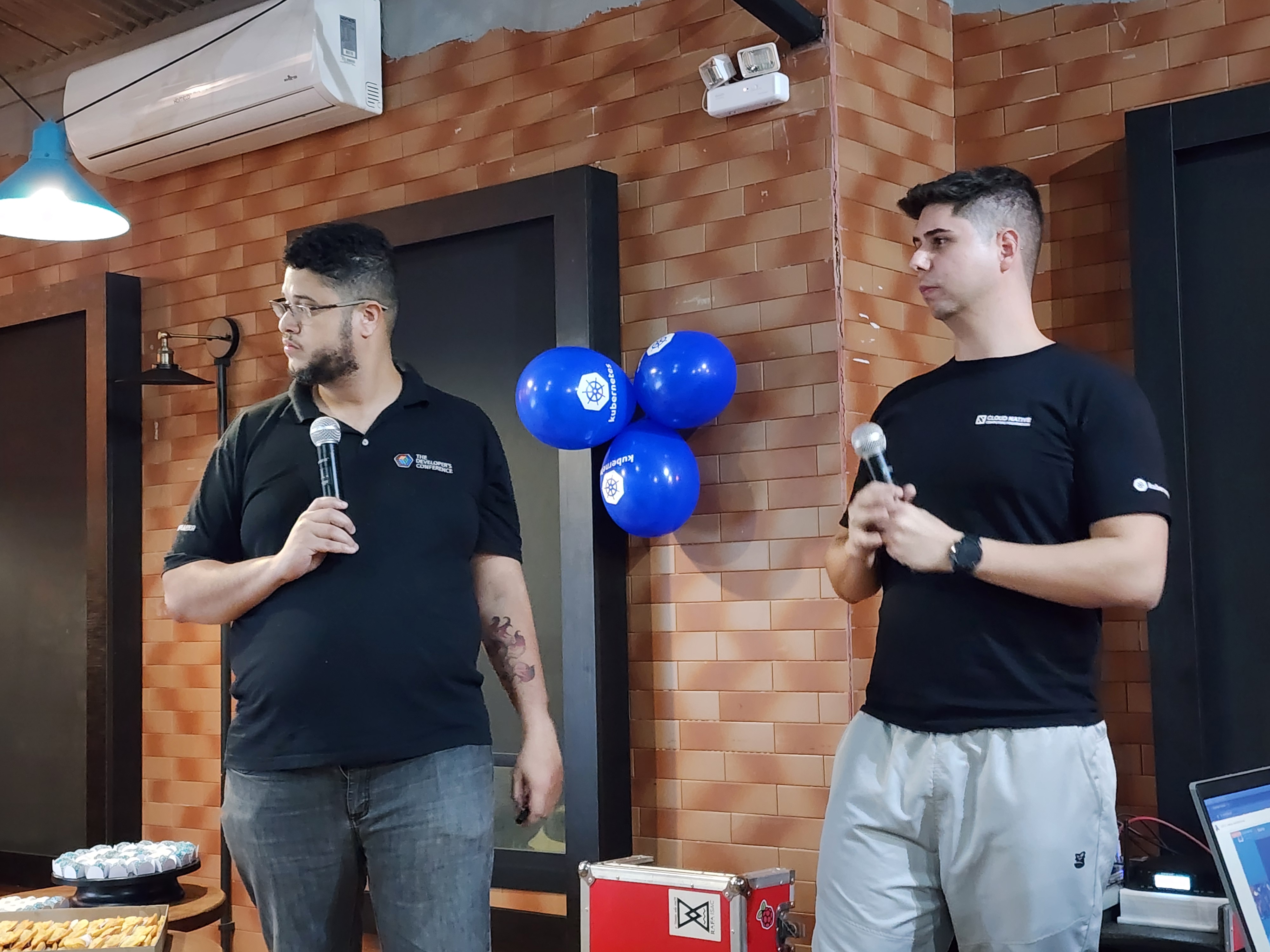 Rafael Ferreira explicando a plataformização da Cloud Foundation